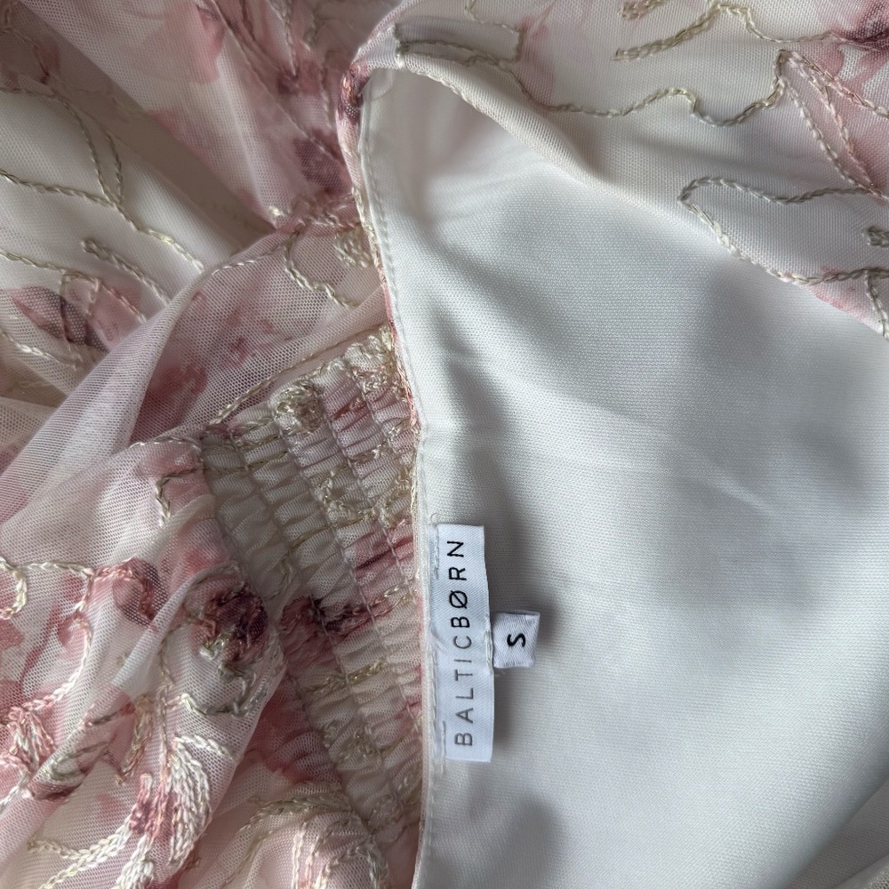 Baltic Born - Ardley Pink Floral Embroidered Puff Sleeve Maxi Dress - Small - Picture 14 of 16